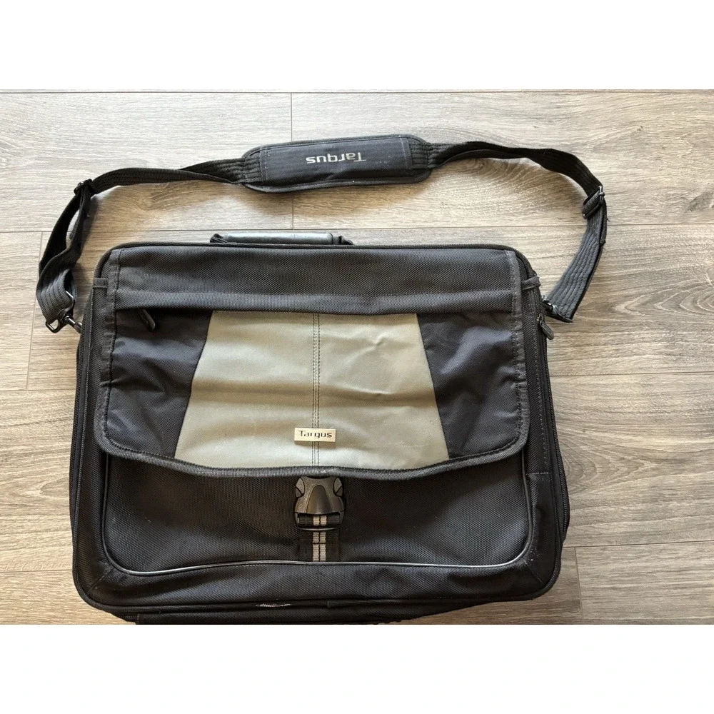 Targus 17”‎ Blacktop Deluxe Laptop Case w/ Dome Protection Softside Brief Case
